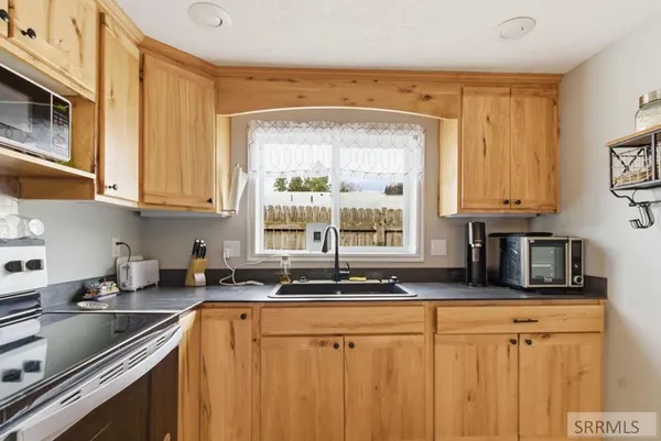 $235,000 | 221 South Holmes Avenue, Shelley, ID 83274