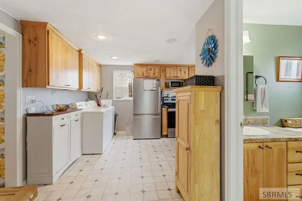 $235,000 | 221 South Holmes Avenue, Shelley, ID 83274