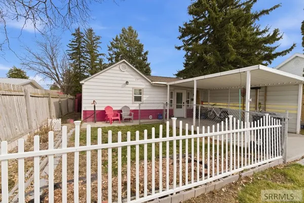 $235,000 | 221 South Holmes Avenue, Shelley, ID 83274