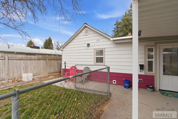 $235,000 | 221 South Holmes Avenue, Shelley, ID 83274