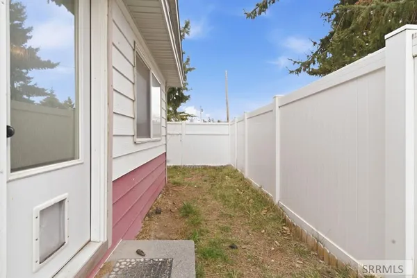 $235,000 | 221 South Holmes Avenue, Shelley, ID 83274