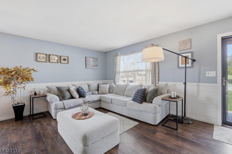27 Lambert Street Washington, NJ 07882 - Photo 3 of 35