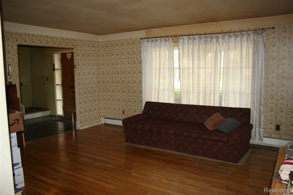 27225 Howell Road Redford, MI 48239 - Photo 10 of 25 009.JPG