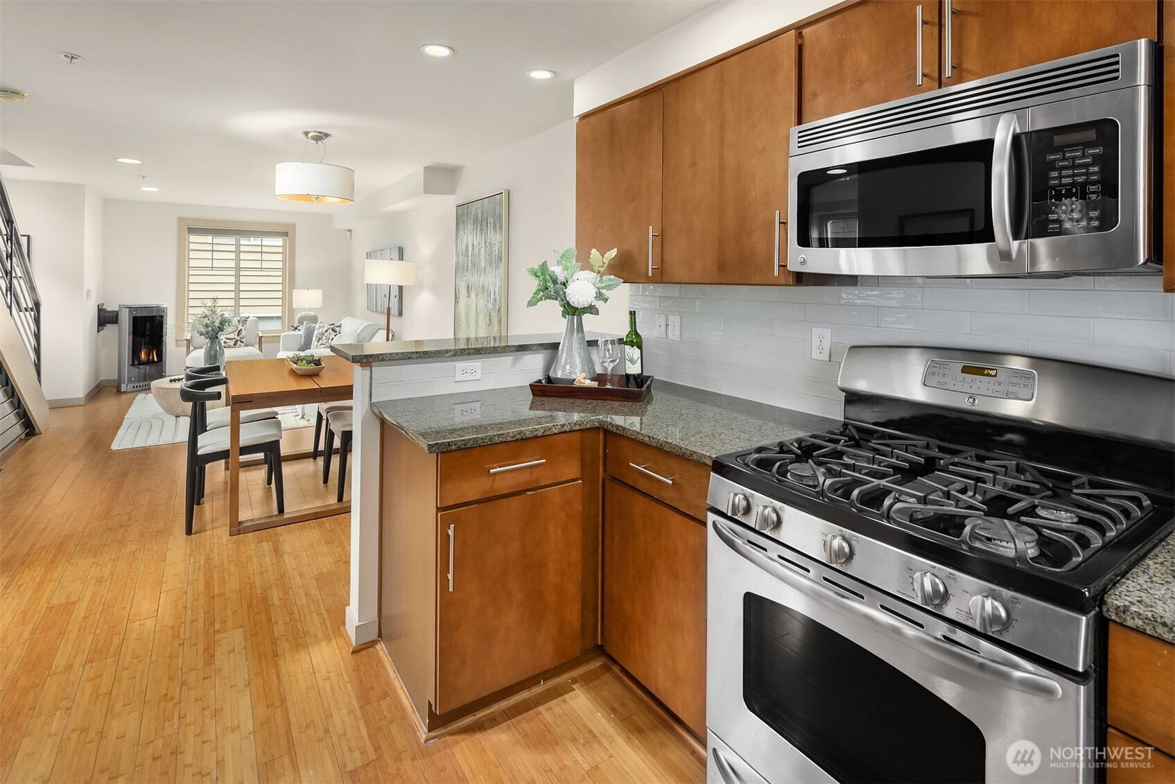 916 North 73rd Street, Unit A Seattle, WA 98103 - Photo 5 of 34