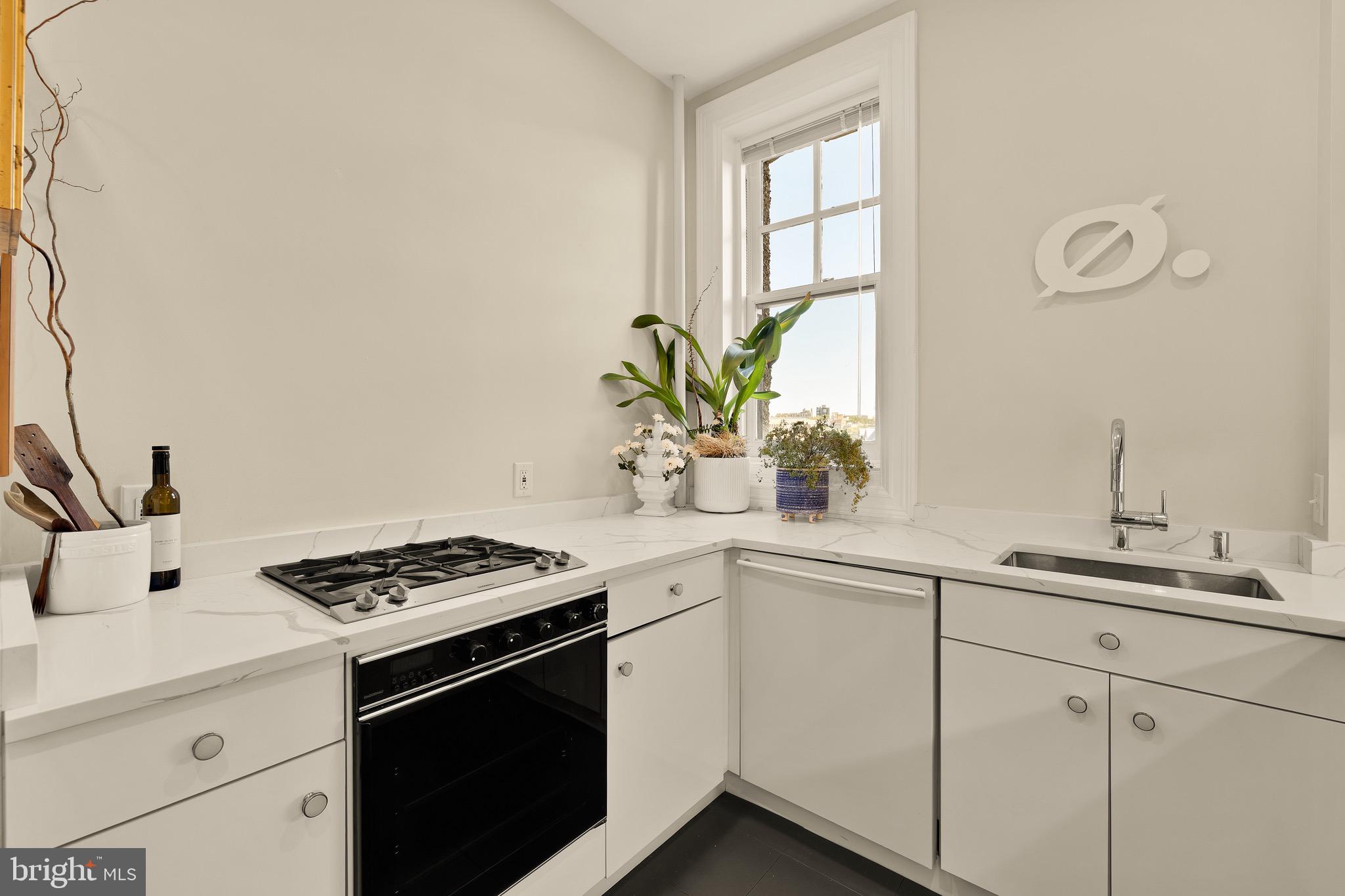 2853 Ontario Road Northwest, Unit 423 Washington, DC 20009 - Photo 25 of 53