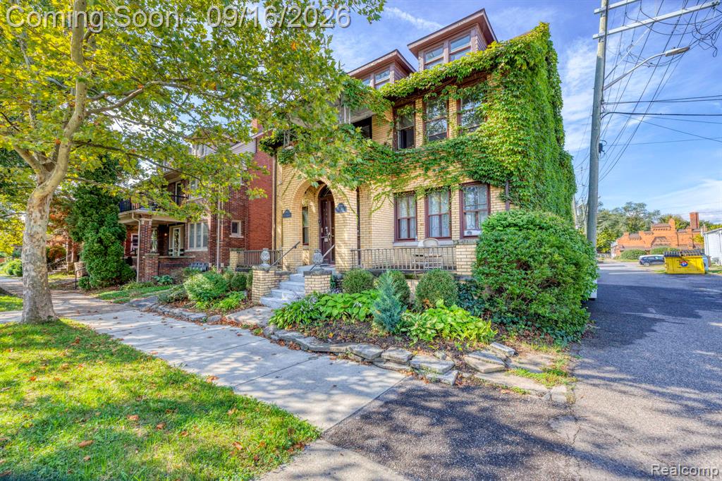 999 Nottingham Road Grosse Pointe Park, MI 48230 - Photo 2 of 30 Gallery Image 2