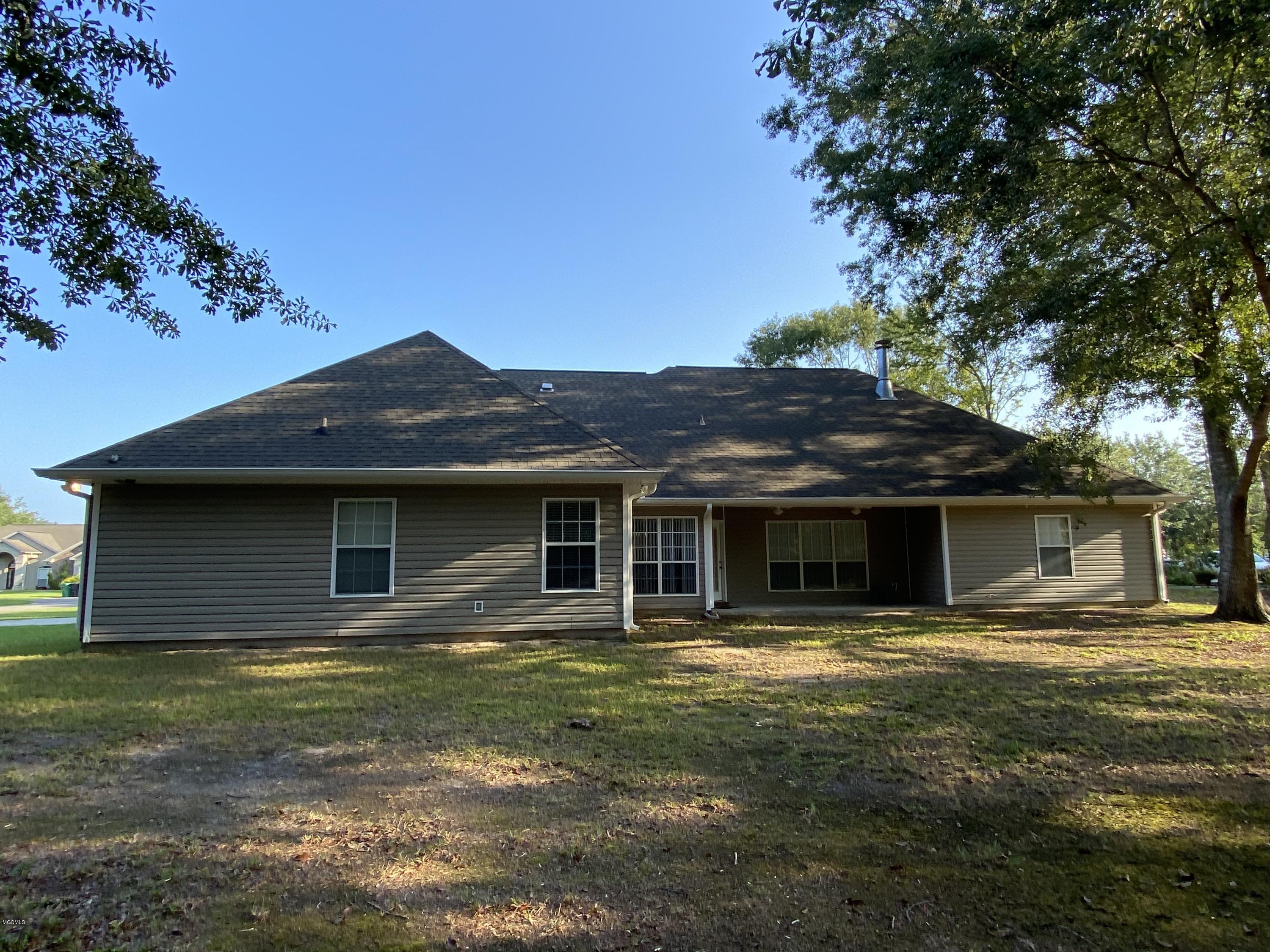 6028 The Wds Road Picayune, MS 39466 - Photo 3 of 20 IMG_0306