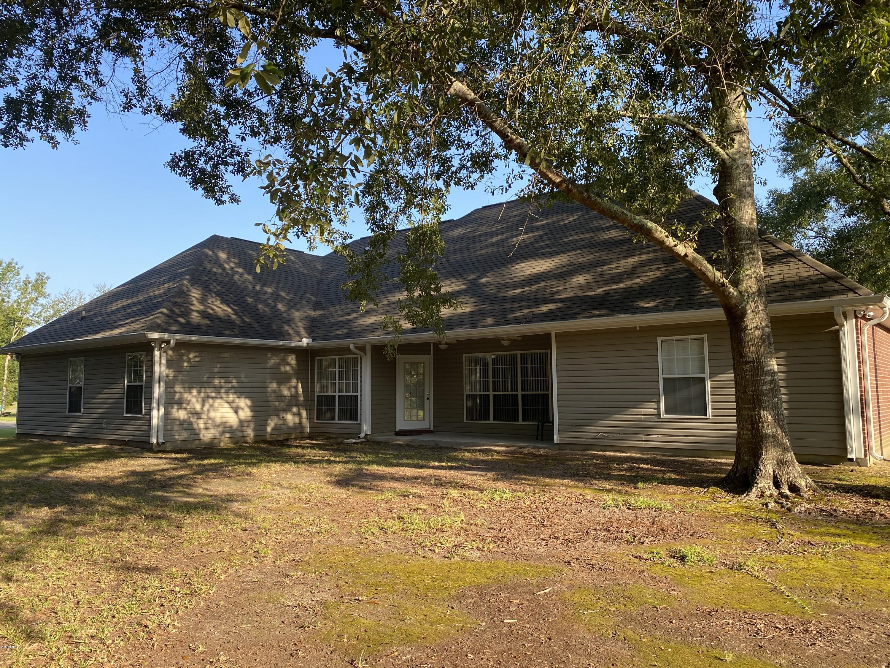 6028 The Wds Road Picayune, MS 39466 - Photo 6 of 20 IMG_0305