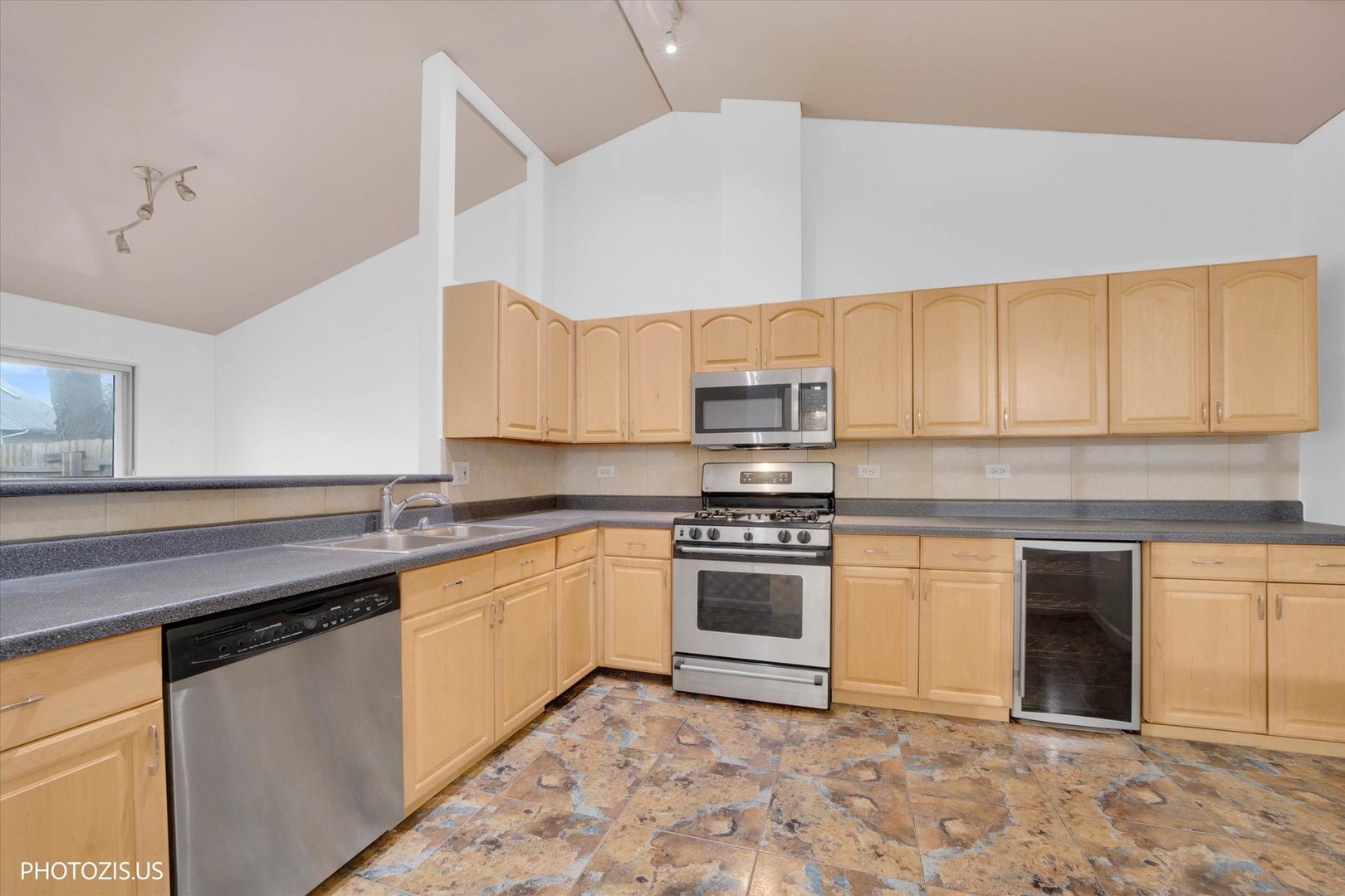 533 Lyon Drive Buffalo Grove, IL 60089 - Photo 7 of 31