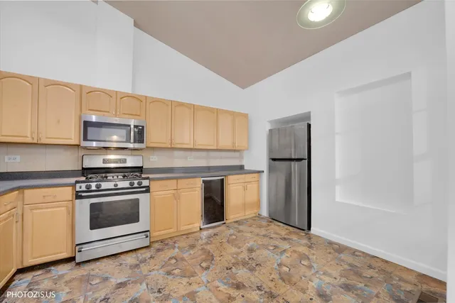 $359,800 | 533 Lyon Drive, Buffalo Grove, IL 60089