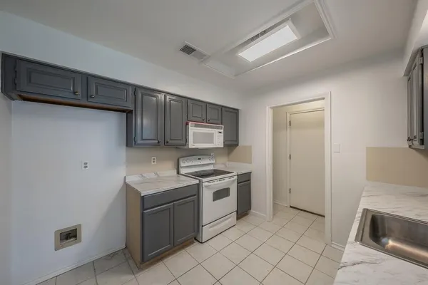 $2,150 | 3031 Lela Street, Irving, TX 75061