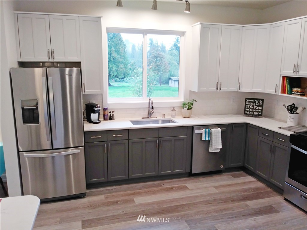 3988 Hillside Road Deming, WA 98244 - Photo 5 of 25