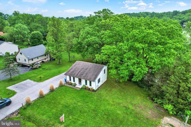an aerial view of a house having yard