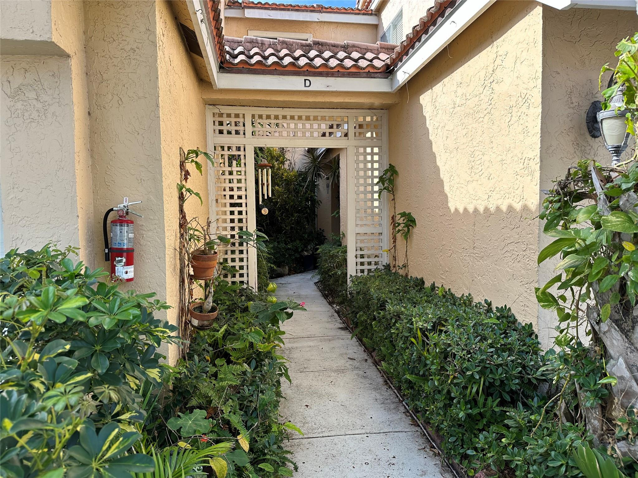 23205 Fountain View Drive, Unit D Boca Raton, FL 33433 - Photo 4 of 51 Private Walkway