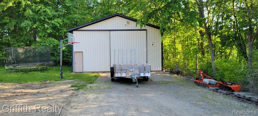 11641 Hyne Road Brighton, MI 48114 - Photo 7 of 7 Gallery Image 7