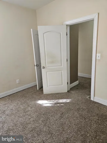 an empty room with closet and a window