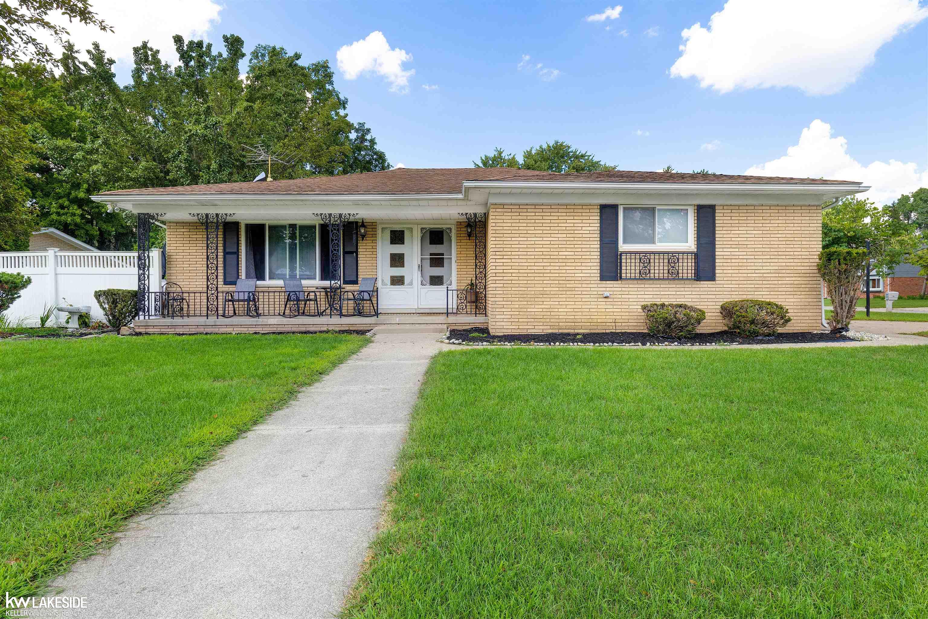 24080 Rockingham Street Southfield, MI 48033 - Photo 1 of 20 50087982.JPG