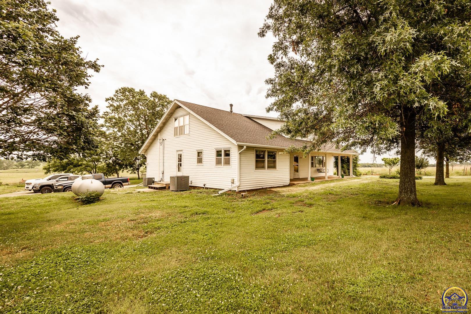 2626 Rd F Americus, KS 66835 - Photo 6 of 70