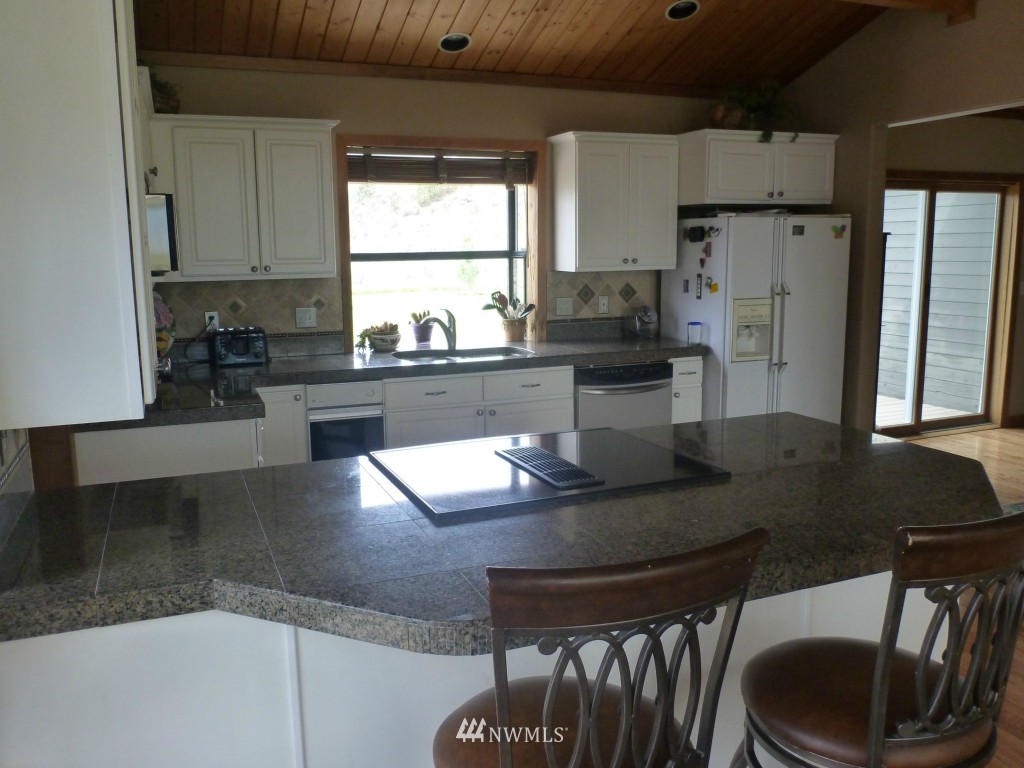 11 George Road Omak, WA 98841 - Photo 5 of 25