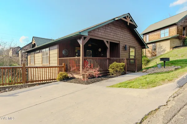 $900,000 | 921 McMakin Way, Pigeon Forge, TN 37863