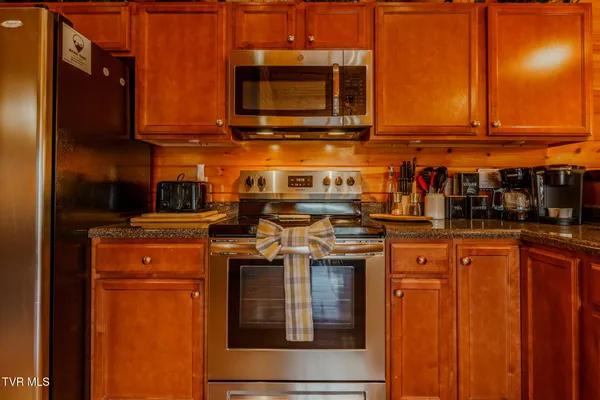 $900,000 | 921 McMakin Way, Pigeon Forge, TN 37863
