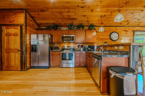 $900,000 | 921 McMakin Way, Pigeon Forge, TN 37863