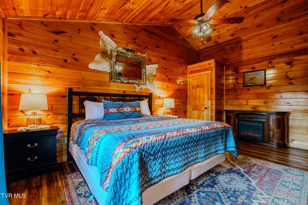 $900,000 | 921 McMakin Way, Pigeon Forge, TN 37863