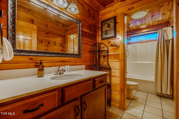 $900,000 | 921 McMakin Way, Pigeon Forge, TN 37863