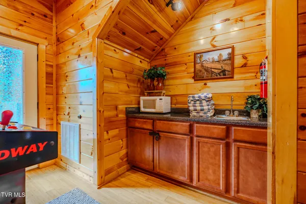 $900,000 | 921 McMakin Way, Pigeon Forge, TN 37863