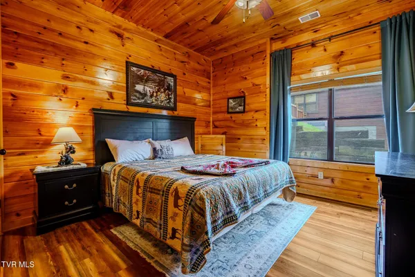 $900,000 | 921 McMakin Way, Pigeon Forge, TN 37863