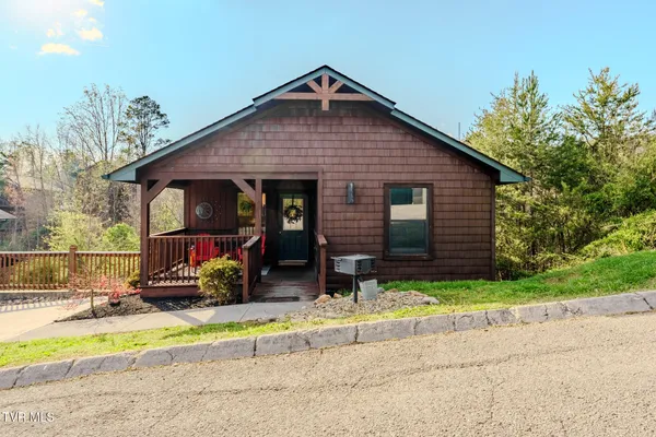 $900,000 | 921 McMakin Way, Pigeon Forge, TN 37863