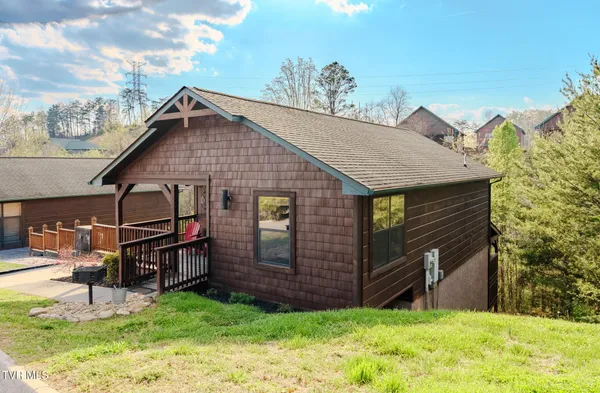 $900,000 | 921 McMakin Way, Pigeon Forge, TN 37863