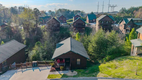 $900,000 | 921 McMakin Way, Pigeon Forge, TN 37863