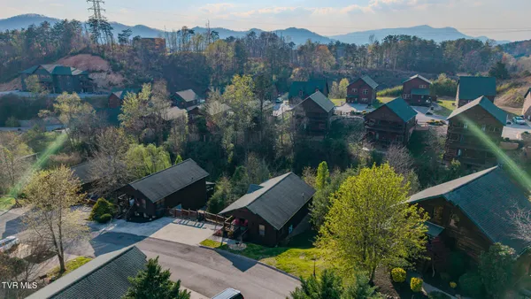 $900,000 | 921 McMakin Way, Pigeon Forge, TN 37863