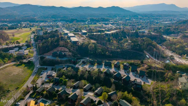 $900,000 | 921 McMakin Way, Pigeon Forge, TN 37863