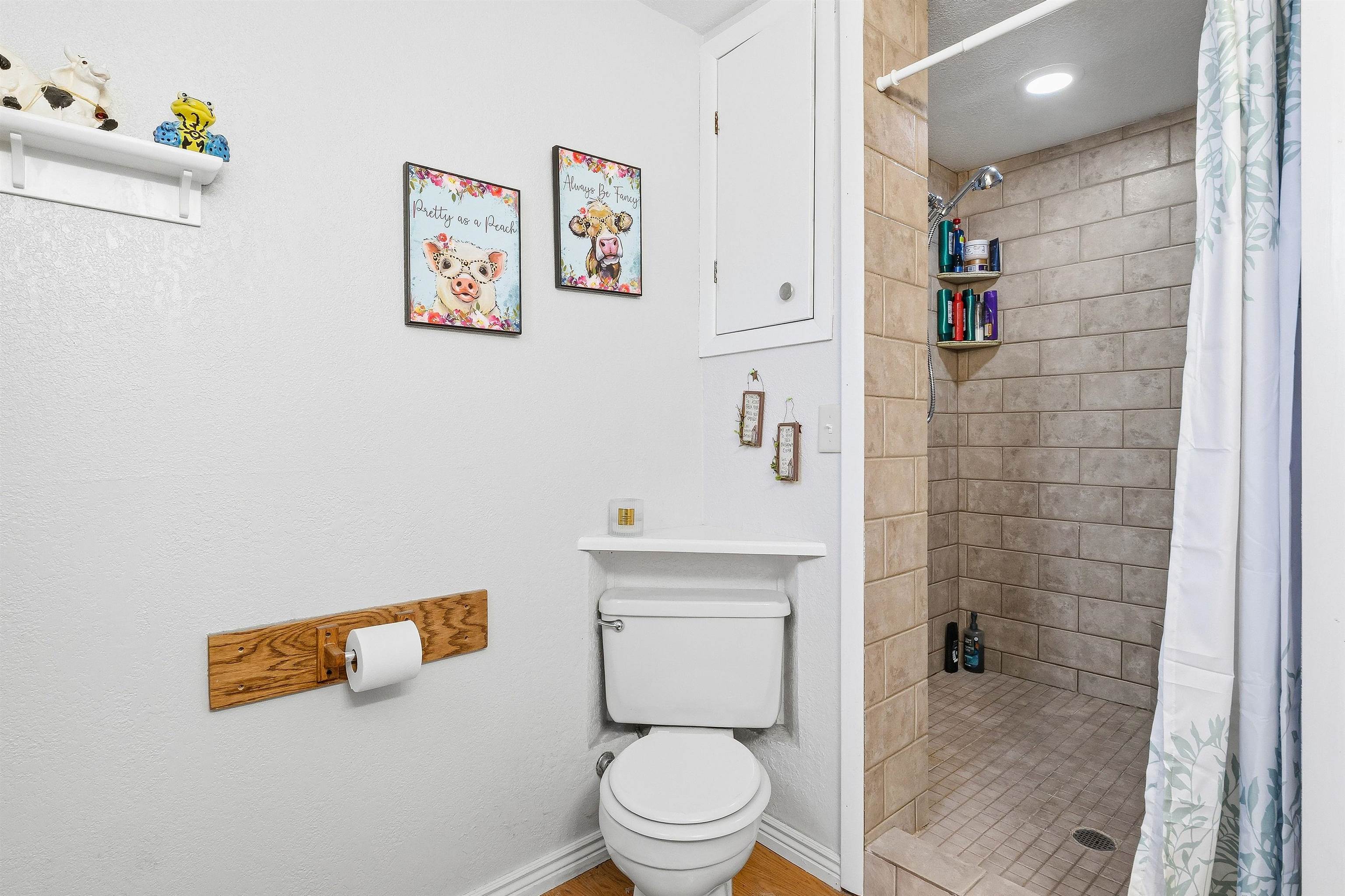 176-29 1/2 A 1/2 Road Grand Junction, CO 81503 - Photo 24 of 41 a bathroom with a toilet and a shower