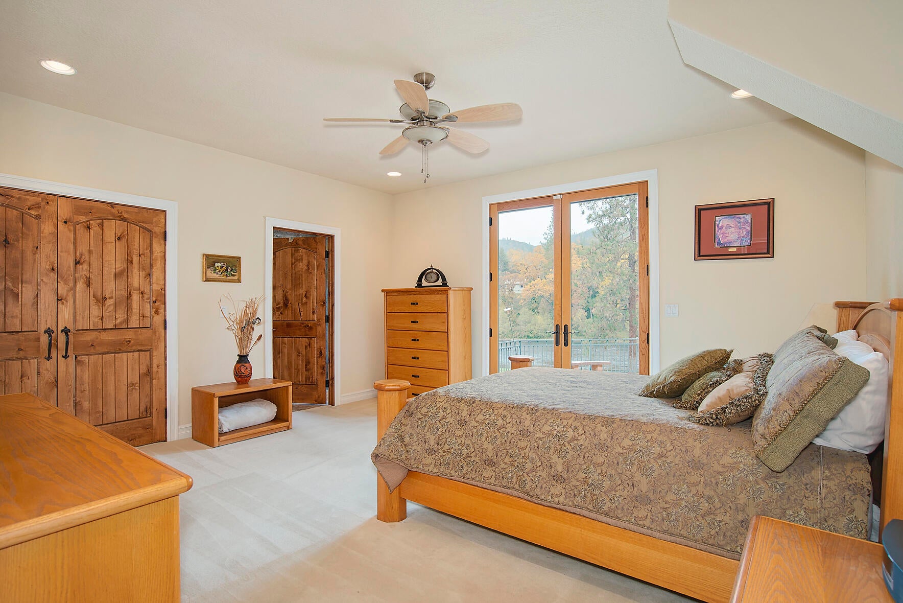 1665 Upper River Road Gold Hill, OR 97525 - Photo 14 of 48 Guest 1