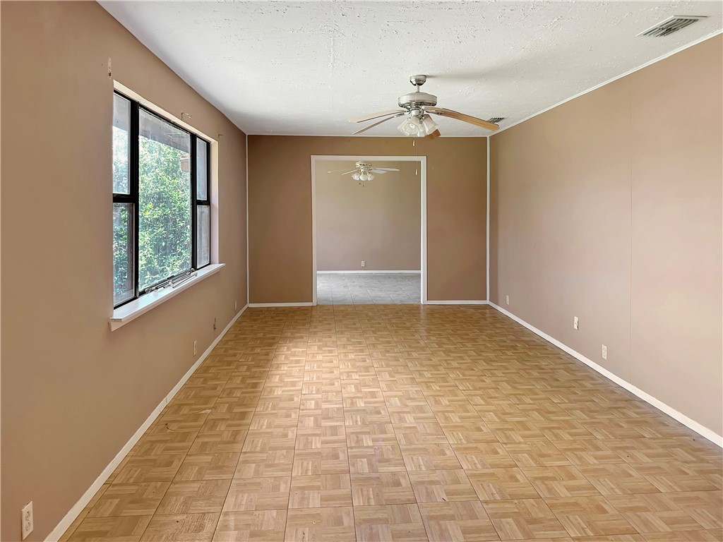 2871 Carr Road Beeville, TX 78102 - Photo 4 of 17 Gallery Image 4
