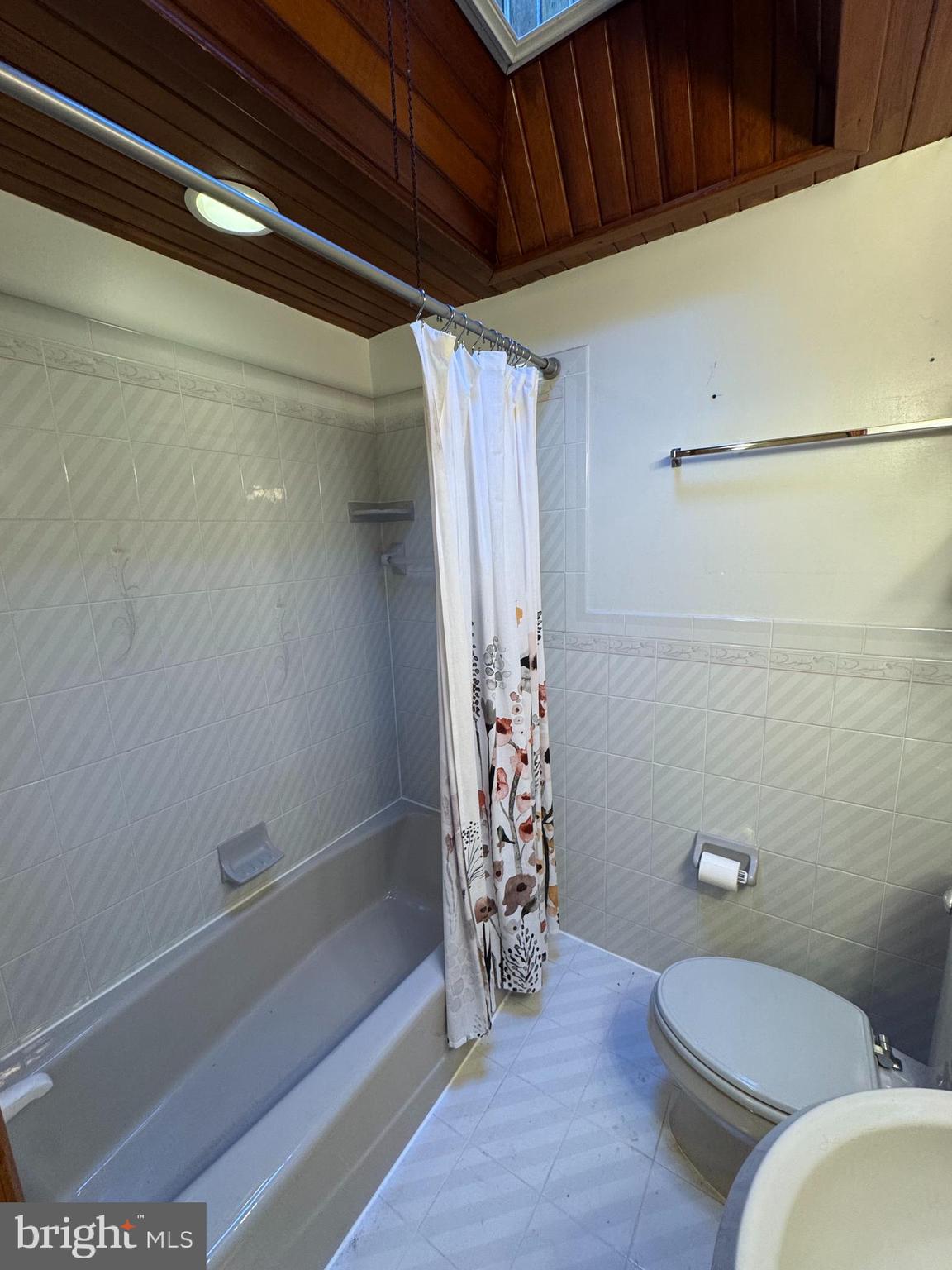 251 Revere Road Clifton Heights, PA 19018 - Photo 9 of 23 a bathroom with a toilet and a shower