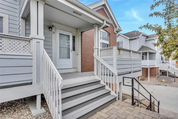 a view of entryway with a front door