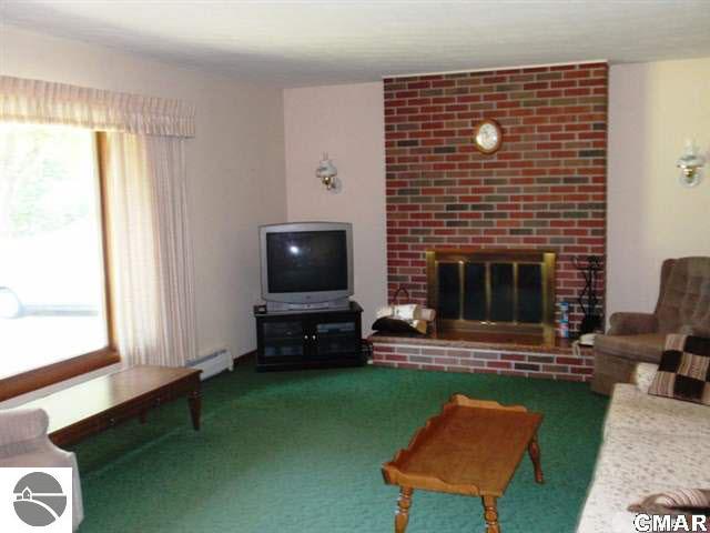 1008 Cheesman Road St. Louis, MI 48880 - Photo 3 of 21 1770108-2.JPG