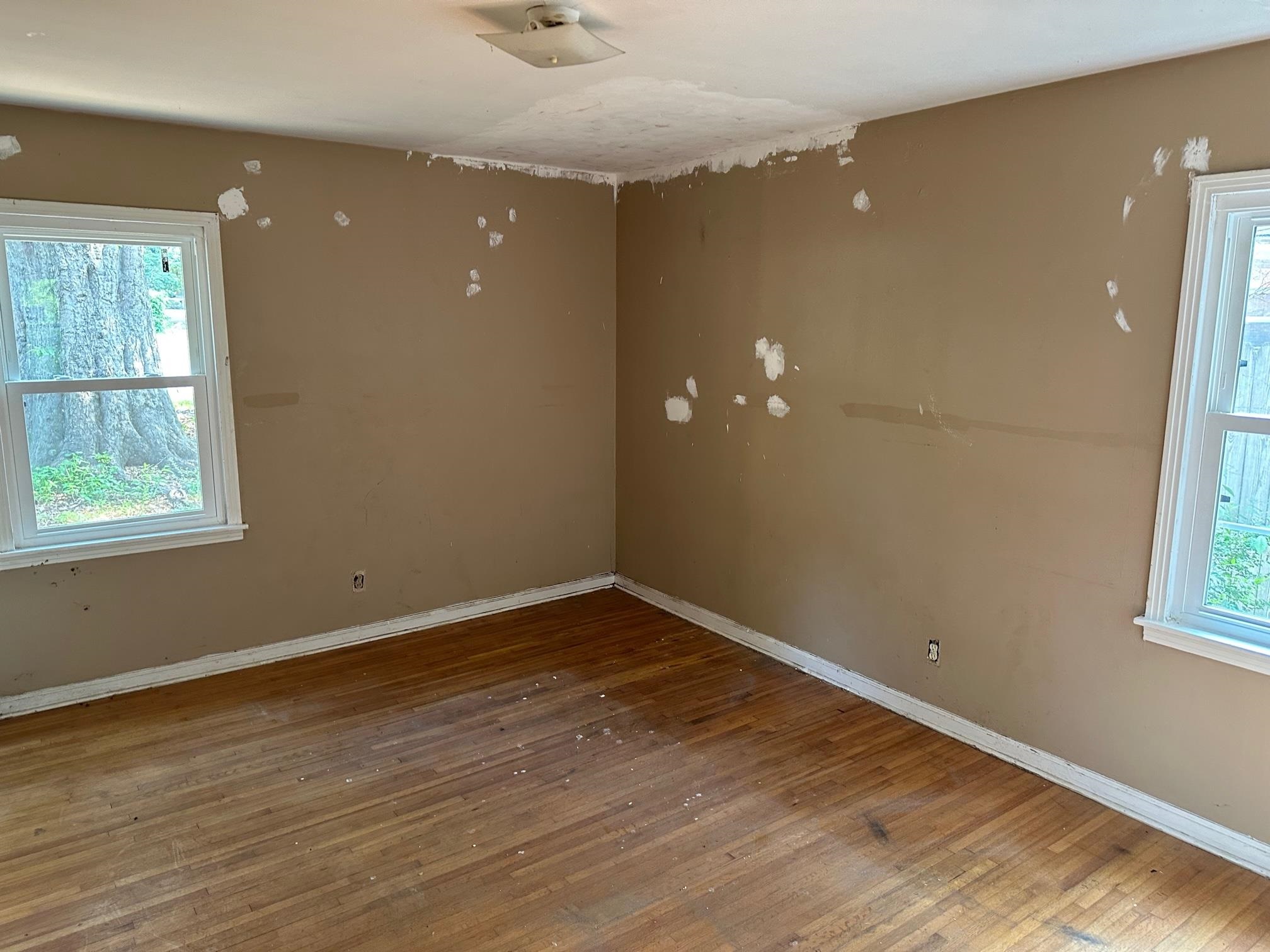 4483 Yale Road Memphis, TN 38128 - Photo 8 of 10 wooden floor in an empty room with a window