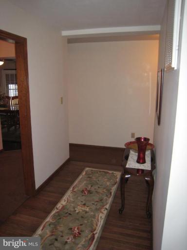 8056 Sinclair Mill Road Manassas, VA 20112 - Photo 15 of 20 Entrance / Foyer