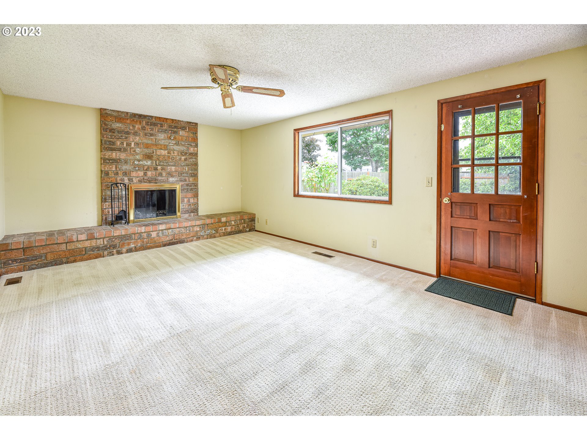 2466 Erin Way Eugene, OR 97408 - Photo 15 of 38 a view of an empty room with a window