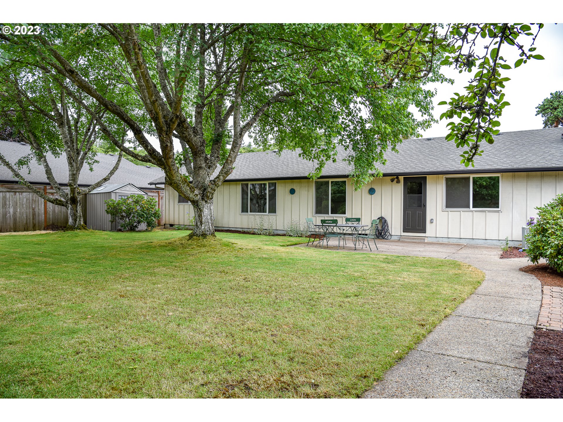 2466 Erin Way Eugene, OR 97408 - Photo 31 of 38 a front view of house with yard and green space