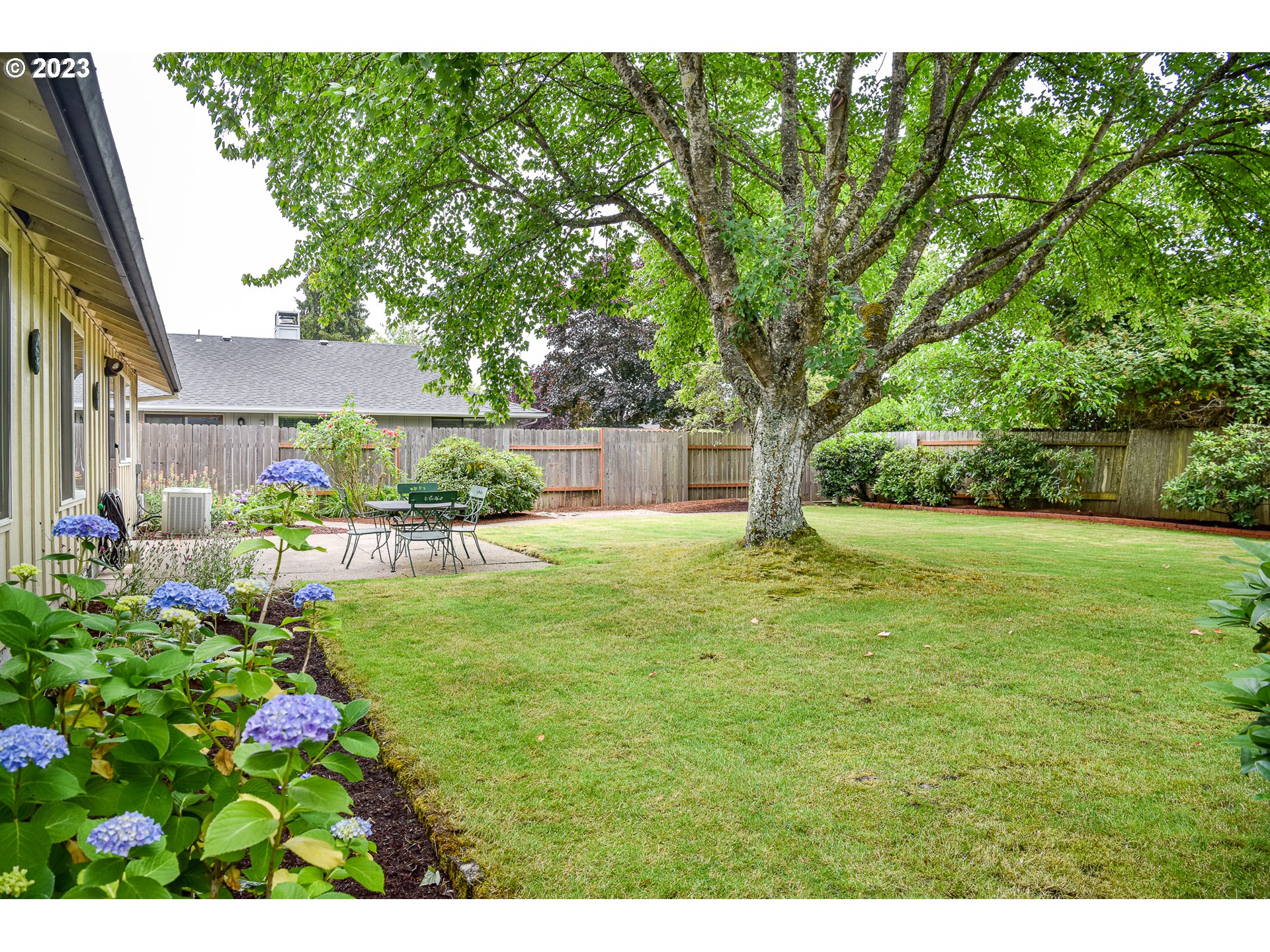 2466 Erin Way Eugene, OR 97408 - Photo 34 of 38 a backyard of a house with lots of green space