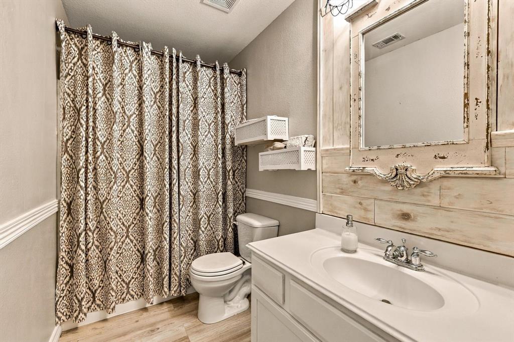 4301 Grassmere Road Fort Worth, TX 76244 - Photo 15 of 40 Secondary full bath.