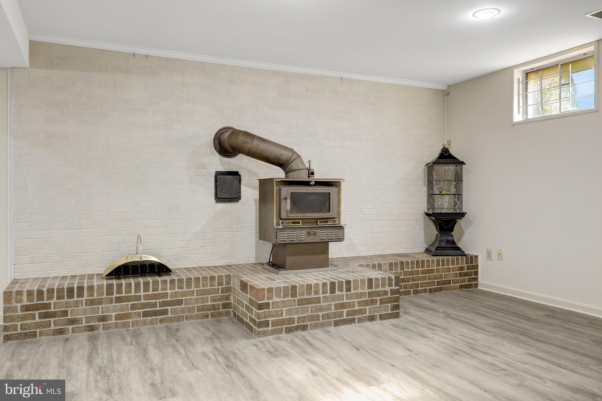 1398 Park Lake Drive Reston, VA 20190 - Photo 46 of 64 a living room with furniture