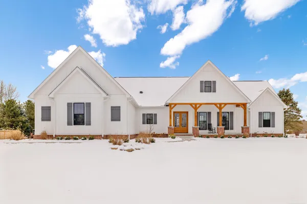 $820,000 | 21572 34 Mile Road, Armada, MI 48005