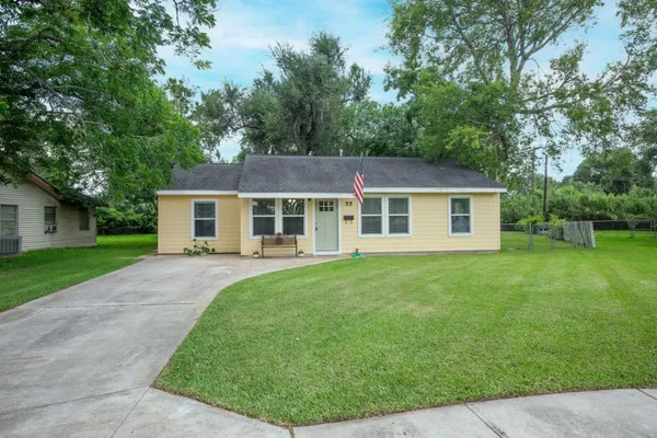 $199,900 | 55 Elm Court, Lake Jackson, TX 77566